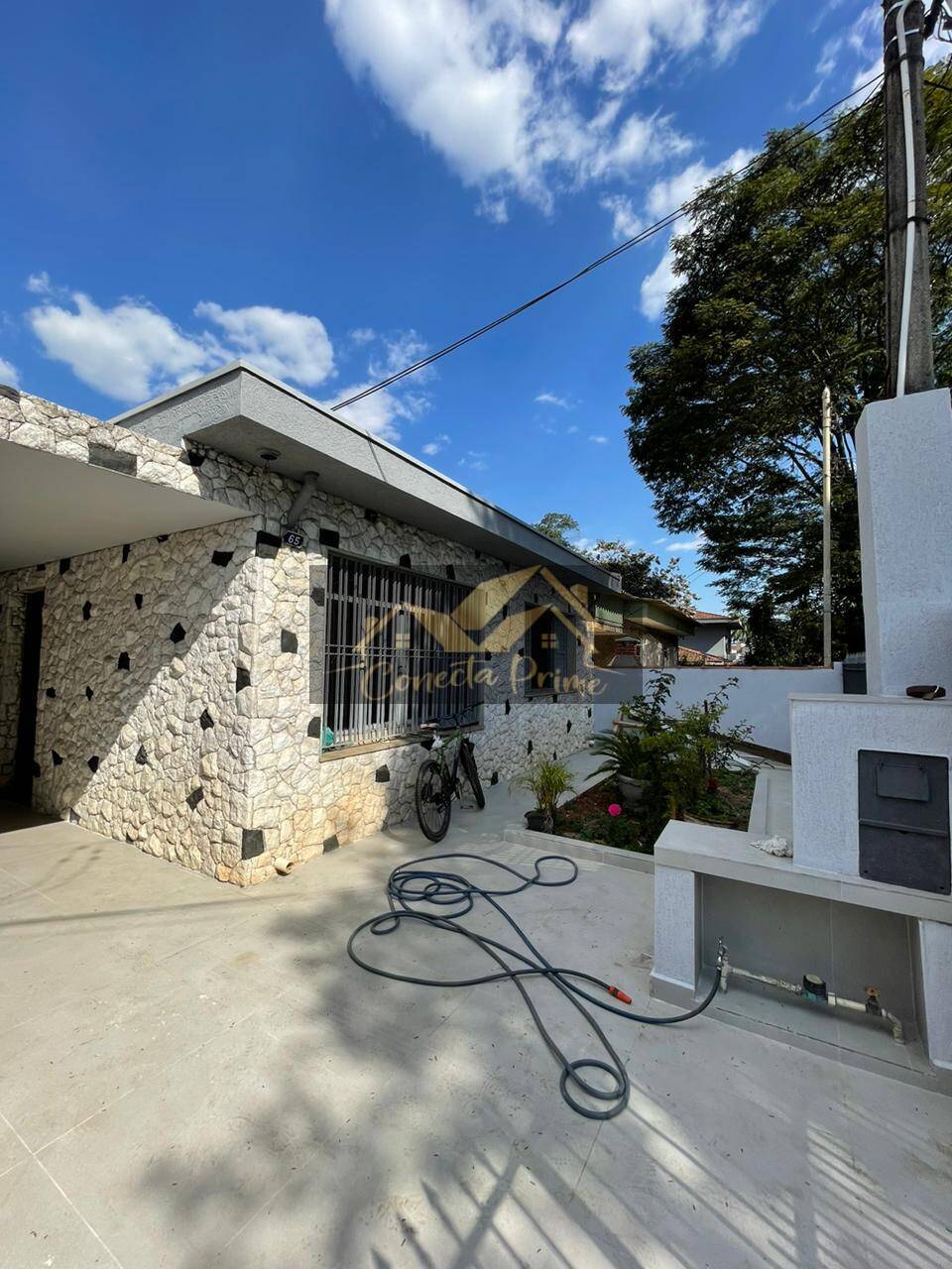 Casa térrea a venda no Centro de Taboão da Serra/SP.