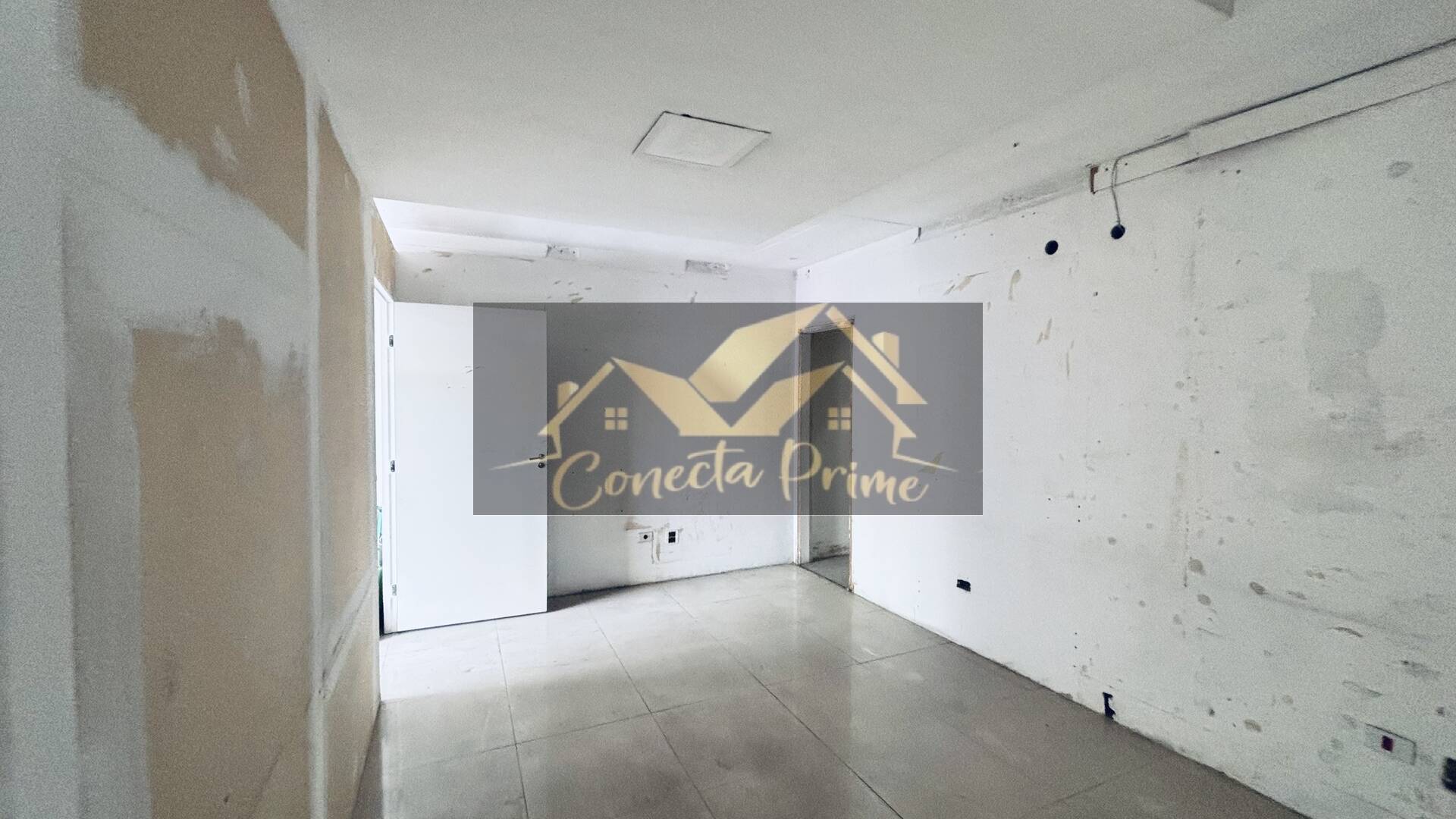 Salão/Loja comercial para alugar em Carapicuíba ao lado do Rodoanel.