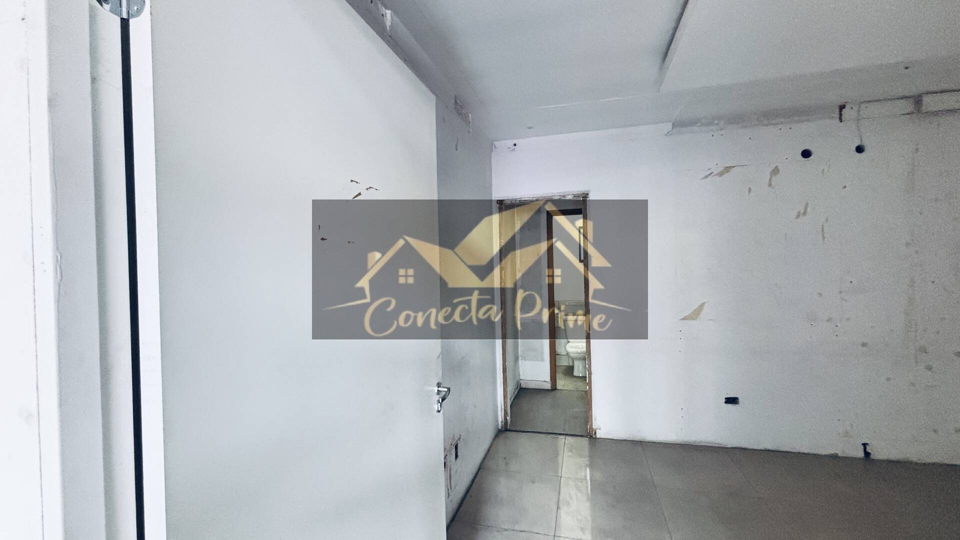 Salão/Loja comercial para alugar em Carapicuíba ao lado do Rodoanel.